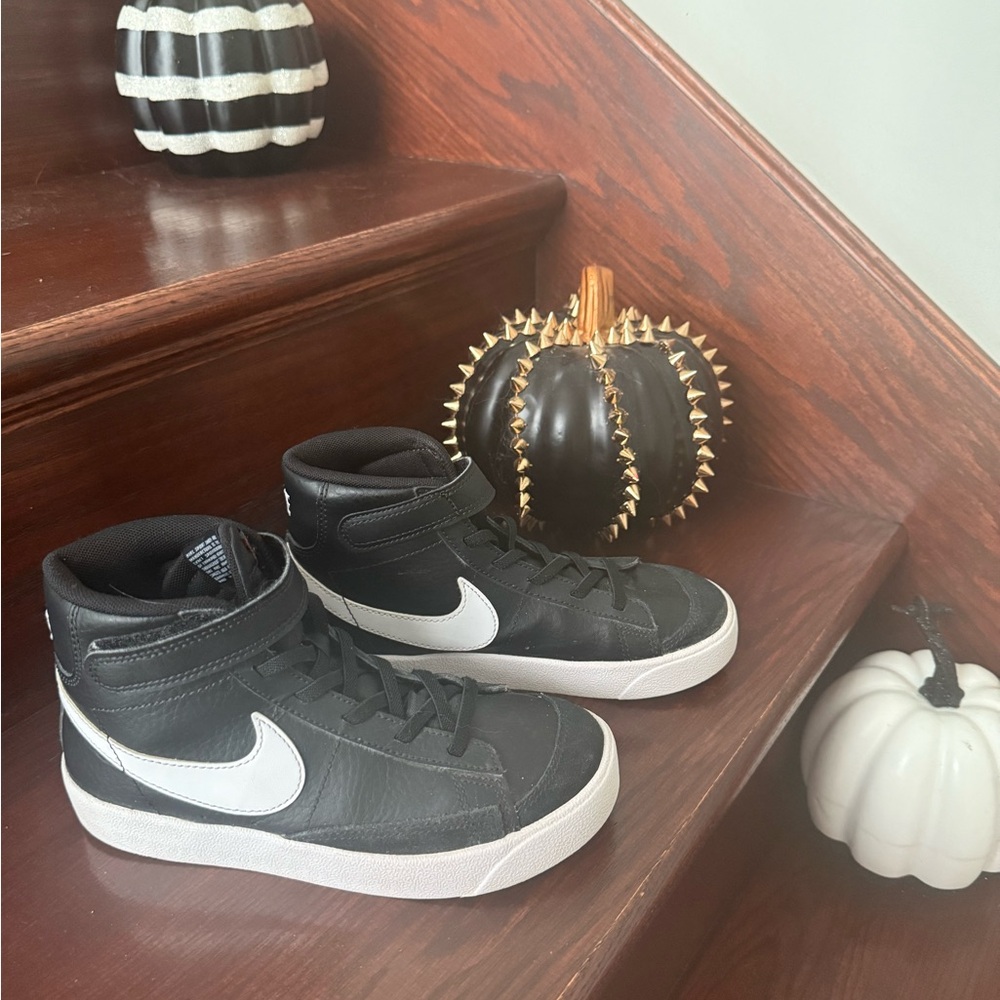Nike Kids Black and White Sneakers
